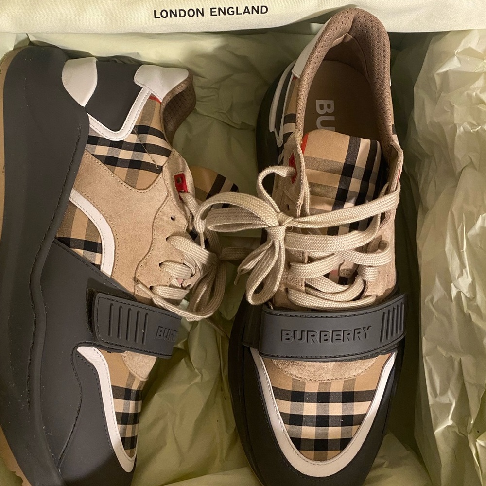 Burberry sneakers